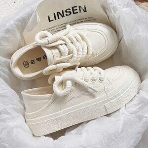 Size 9 - sneakers new woman for dress or casual outfit white color NEW